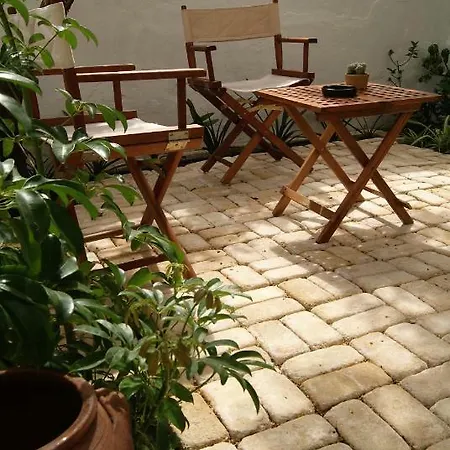 Shelter Al بيت ضيافة Lisboa